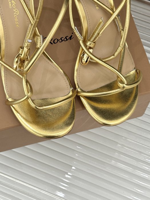 Sandals on stud фото 7