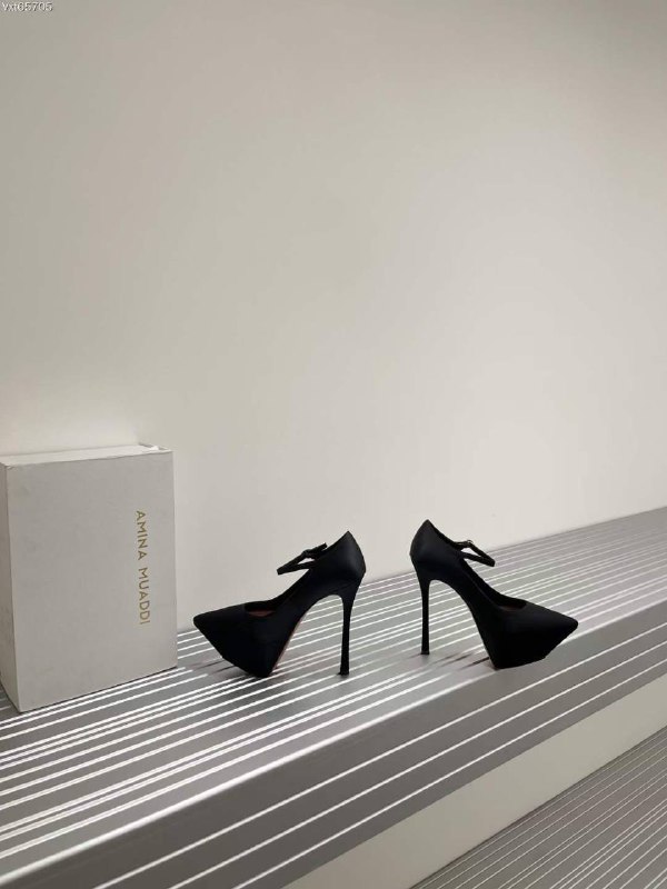 Стильні жіночі туфлі на шпильці чорні