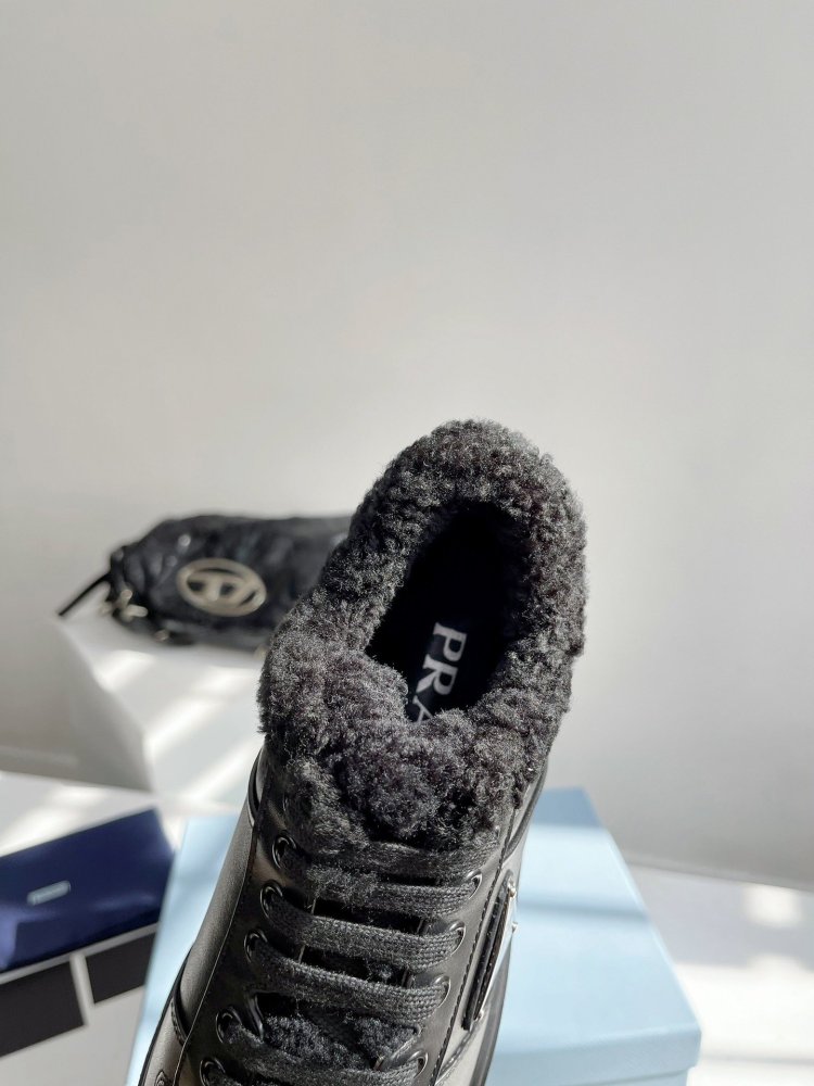 Sneakers leather on fur winter фото 8