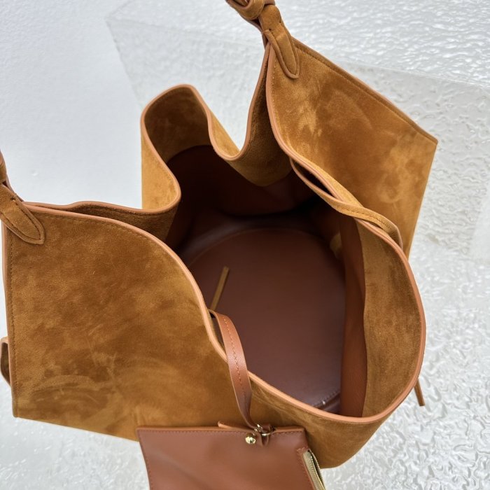 A bag women's Khaite LOTUS 40 cm фото 7