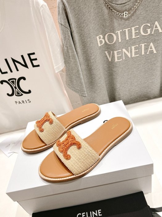 Шлепанцы женские фото 4