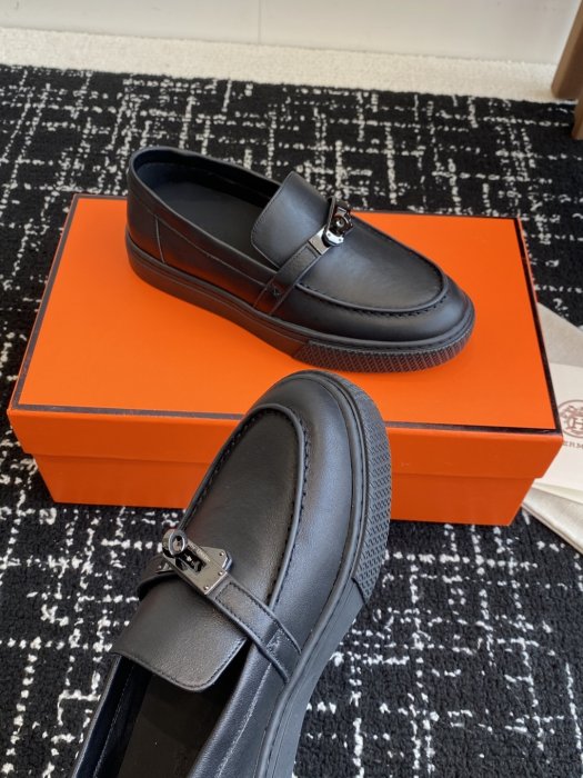 Лоферы кожаные женские фото 6