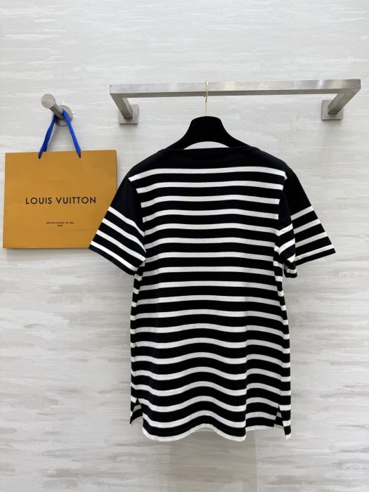 T-shirt women's фото 7