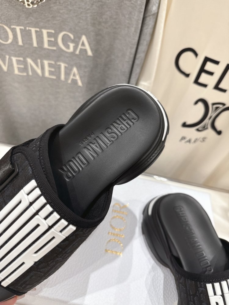 Шлепанцы женские фото 6