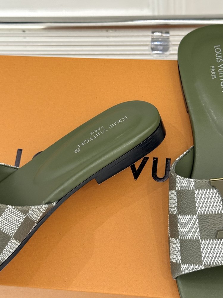 Шлепанцы женские фото 6