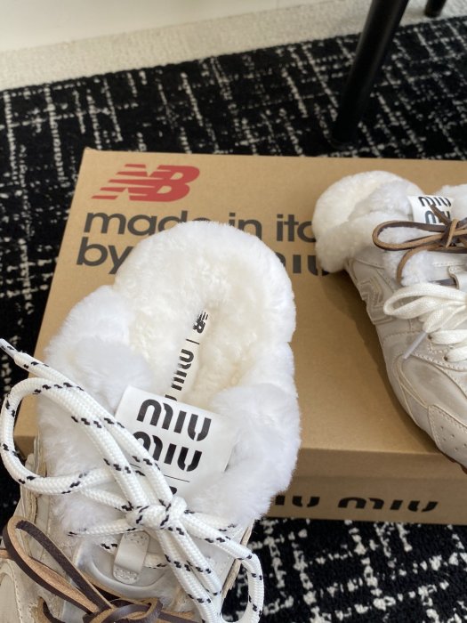 Sneakers мюли on fur women's Miu Miu x New Balance 530 фото 7