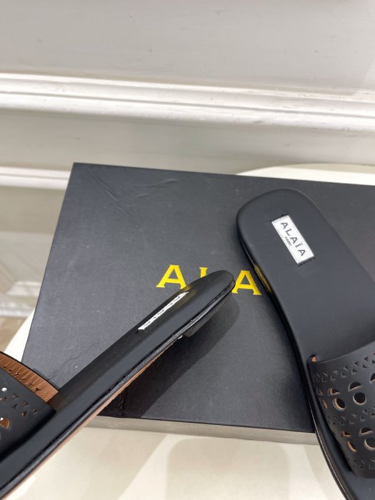 Шлепанцы женские фото 7