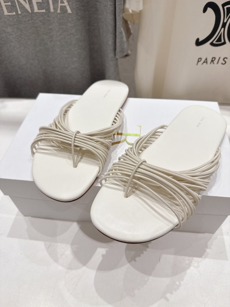 Шлепанцы женские фото 7