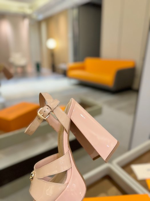 Босоножки фото 8