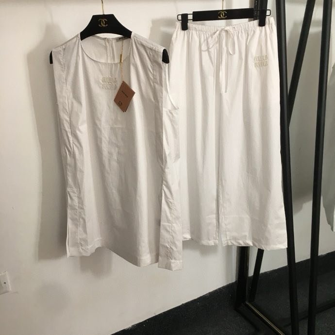 Костюм женский