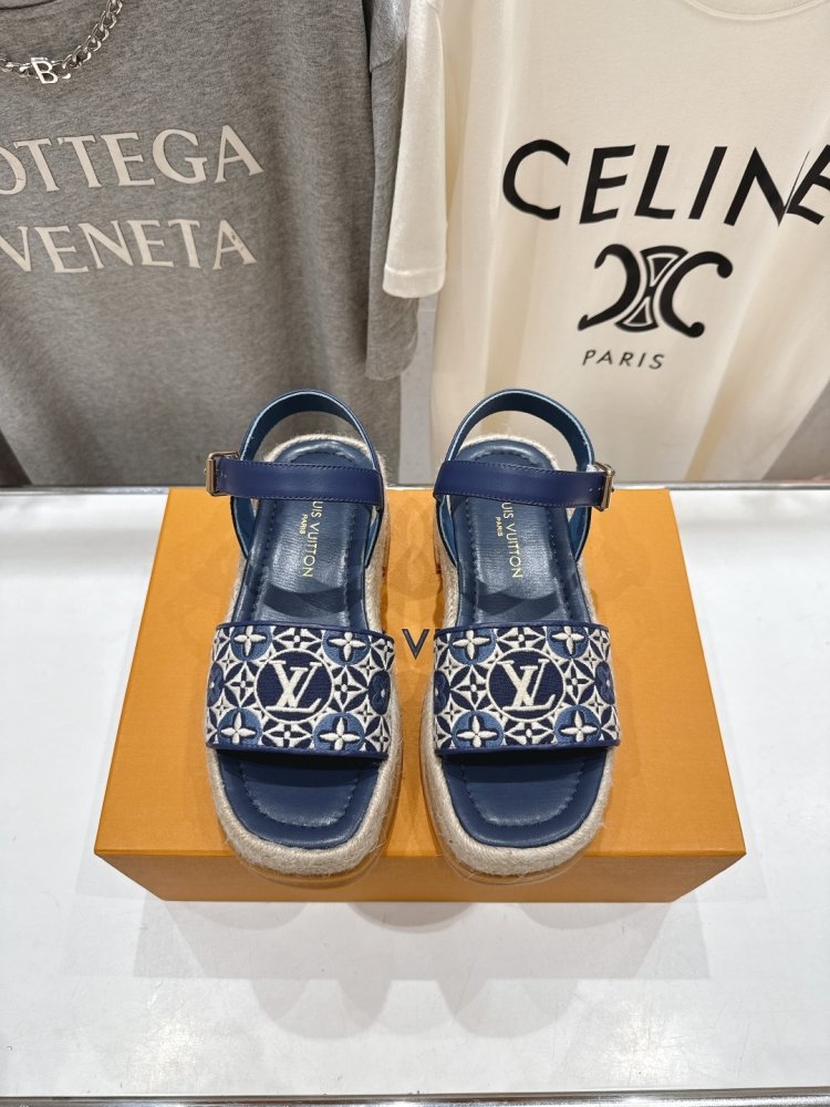 Сандалии женские