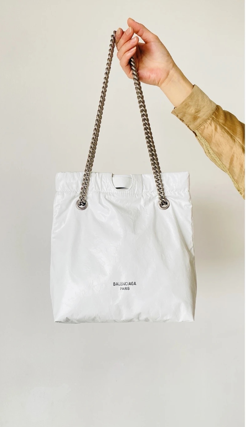 A bag Crush Tote 32 cm