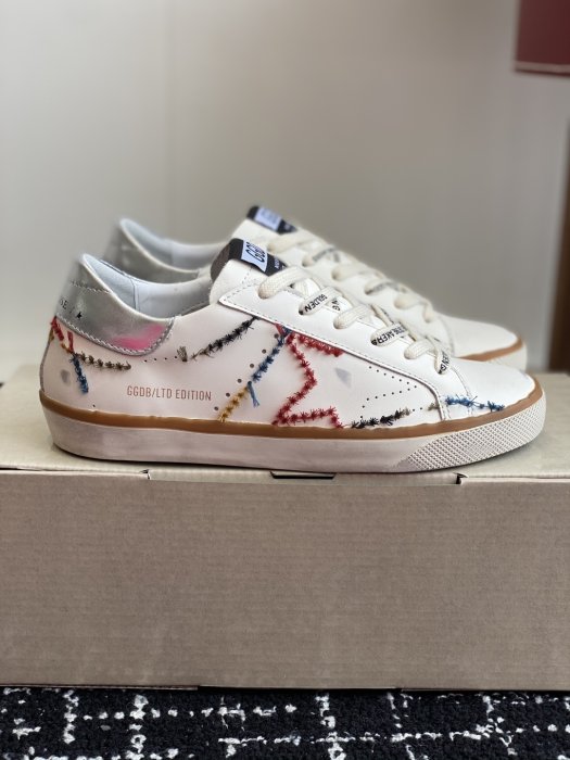 Кроссовки женские