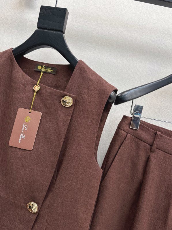 Элегантный женский костюм фото 3