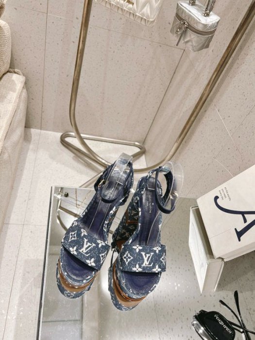 Sandals фото 3