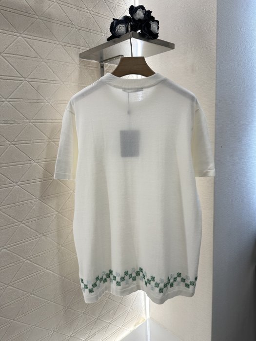 T-shirt women's фото 2