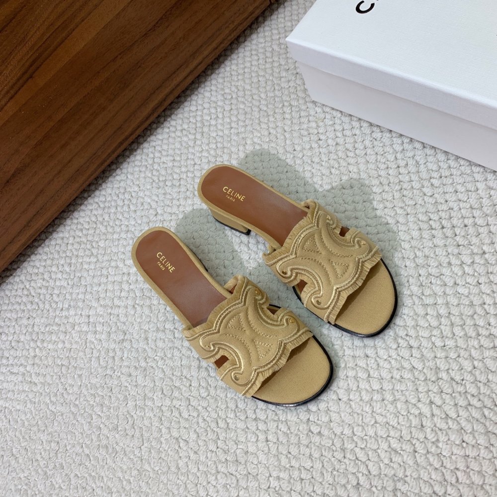 Шлепанцы женские фото 3