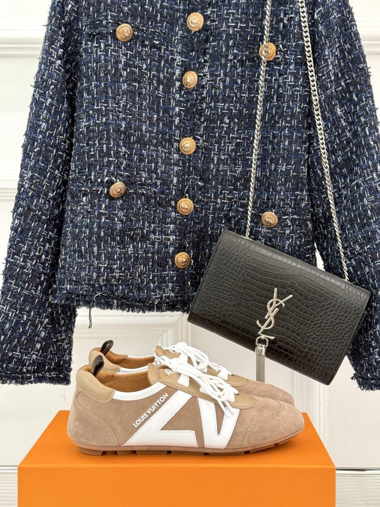 Кроссовки женские