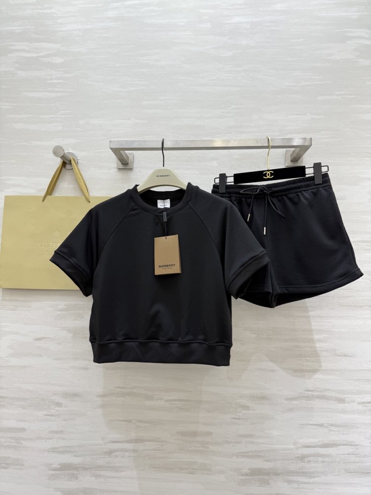 Костюм женский