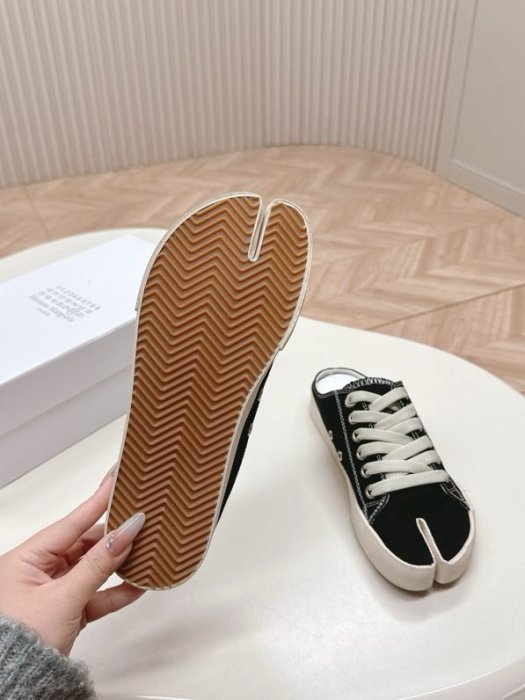 Кеди мюли з роздвоєним носком фото 6