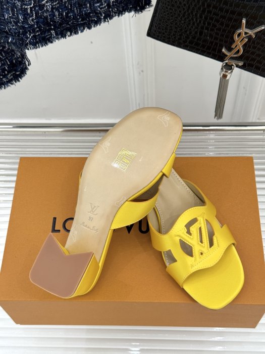 Босоножки фото 9