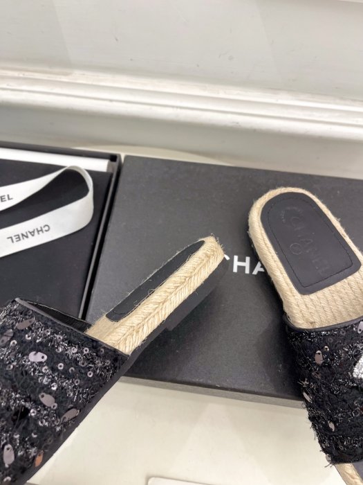 Шлепанцы женские фото 8