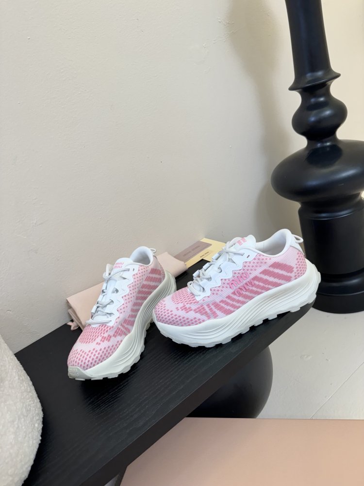 Кроссовки женские фото 3