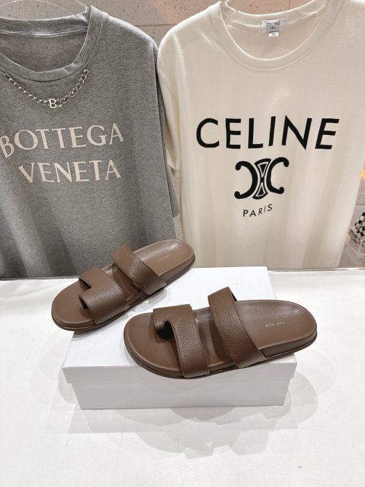 Шлепанцы фото 3