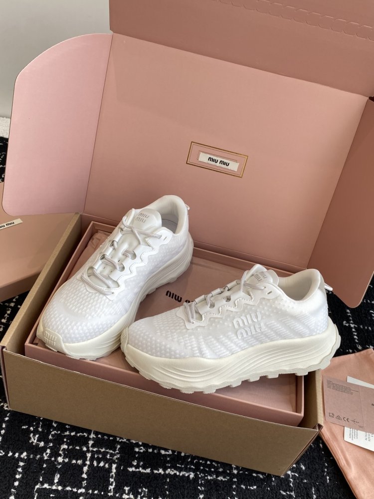 Кроссовки женские фото 3