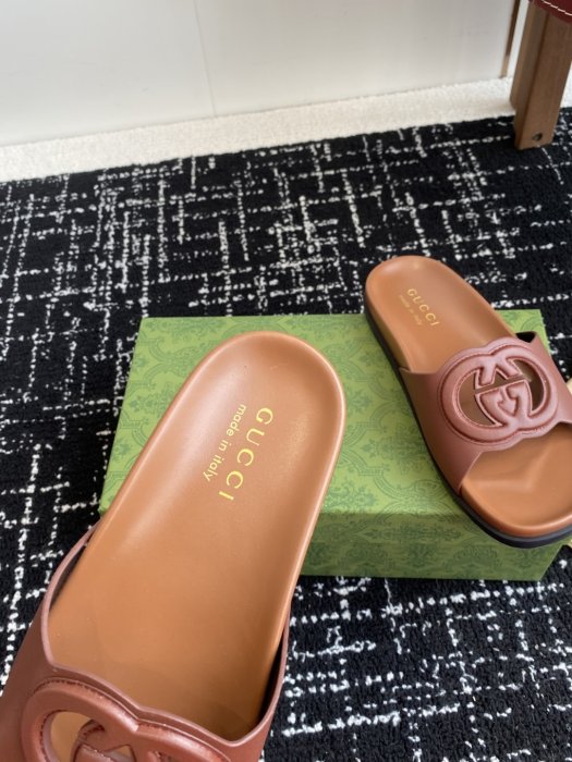 Шлепанцы фото 8