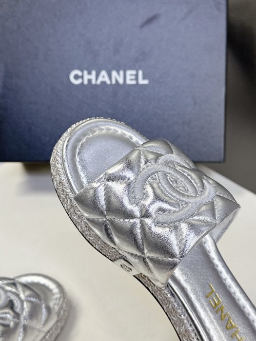 Шлепанцы фото 8