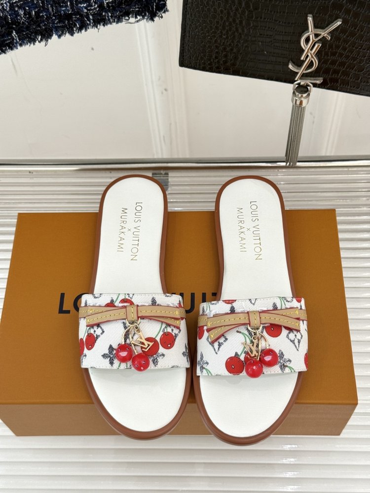 Шлепанцы женские фото 4