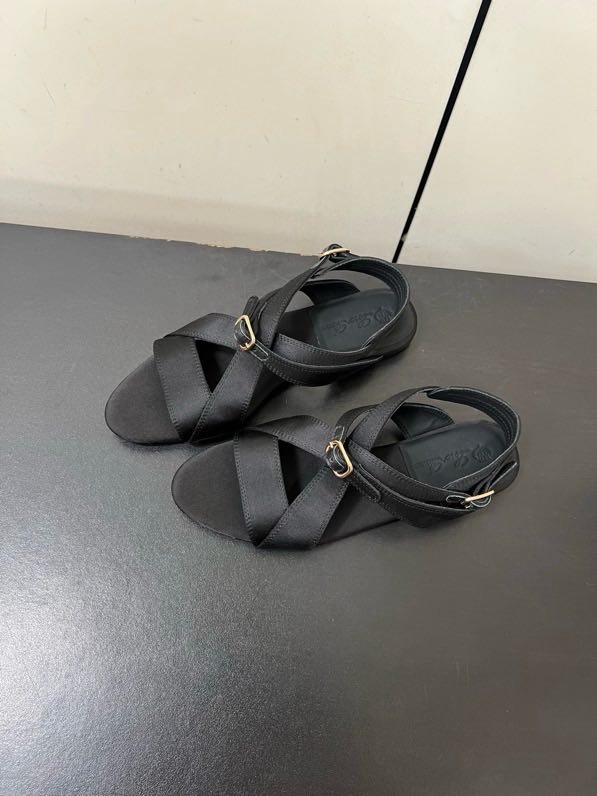 Сандалі жіночі фото 6