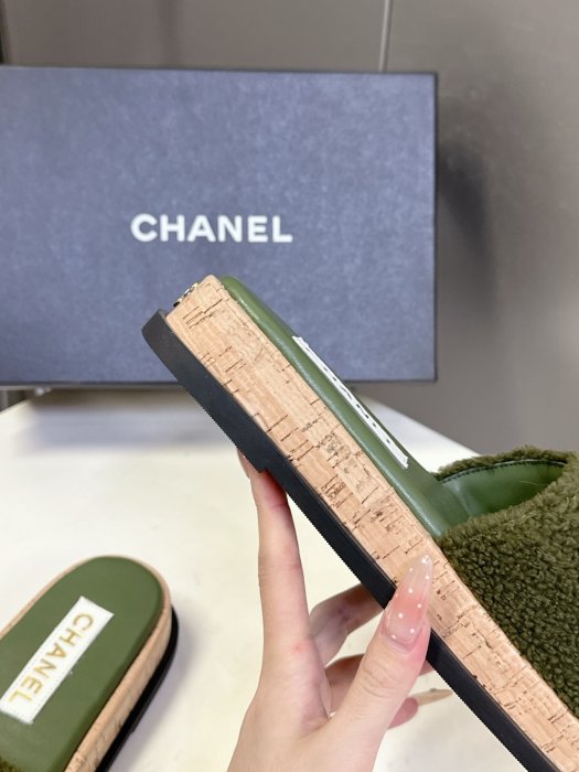 Шлепанцы женские фото 8