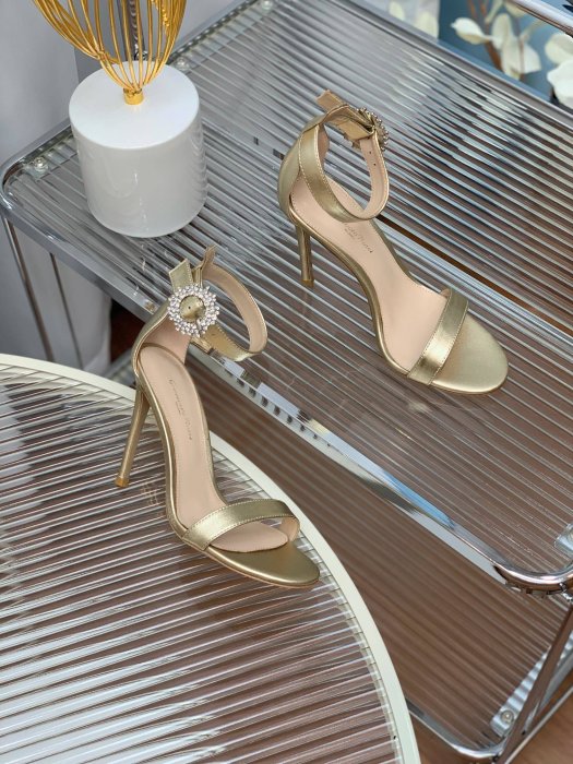 Босоножки фото 3