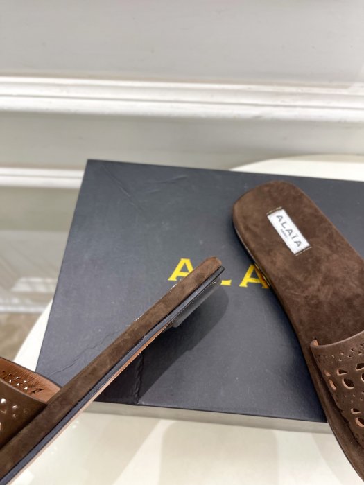 Шлепанцы женские фото 8