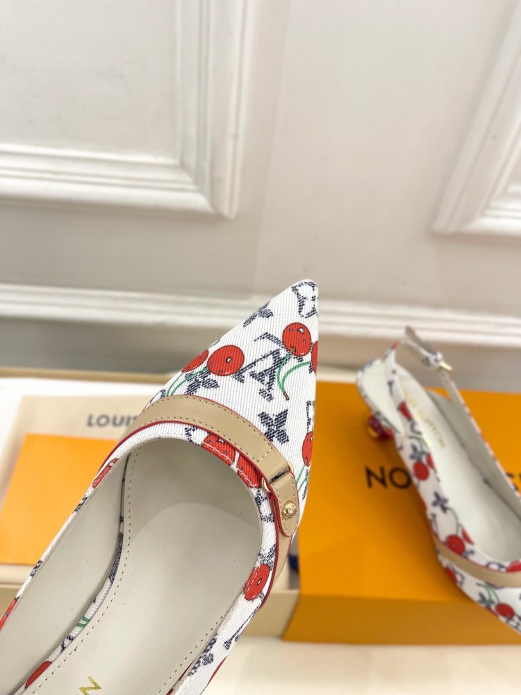 Босоножки фото 6