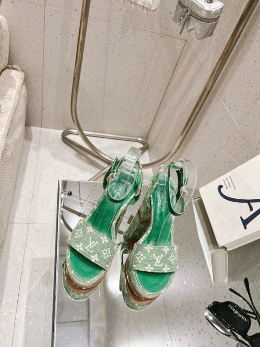 Sandals фото 4