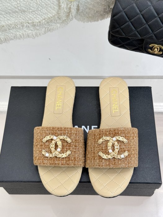 Шлепанцы женские фото 4