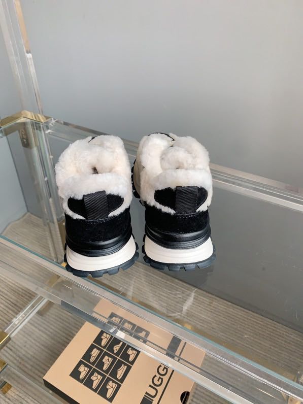 Sneakers women's winter on fur фото 7