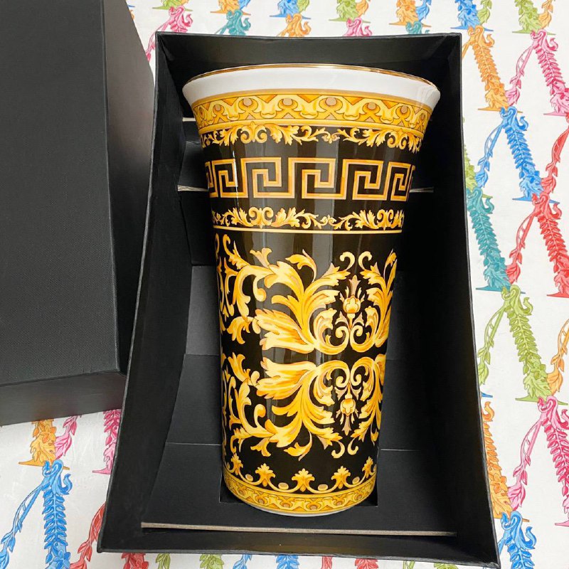 Vase of bone porcelain 26 cm