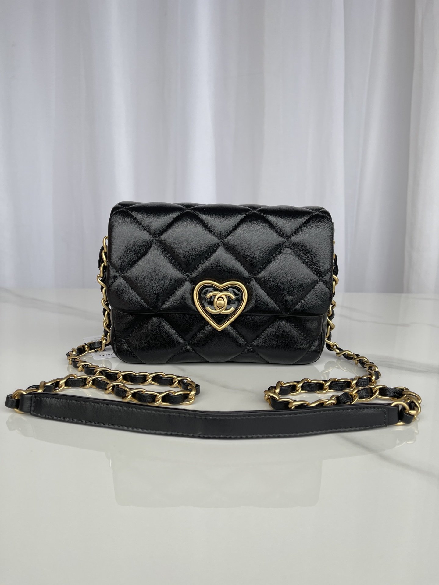 A bag Mini Flap Bag AS3979 18 cm, black
