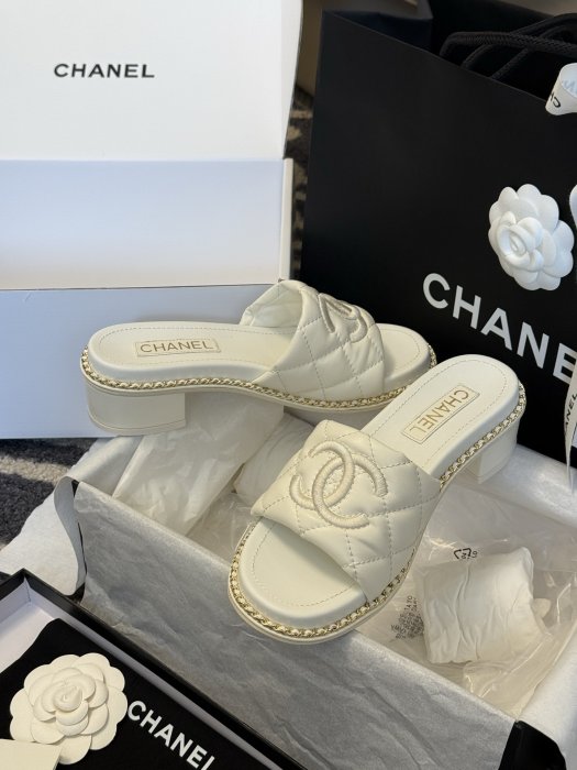 Шлепанцы фото 5