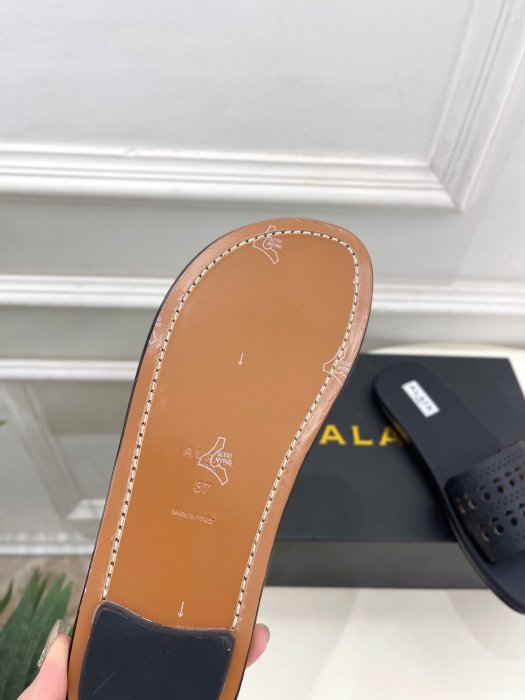 Шлепанцы женские фото 9