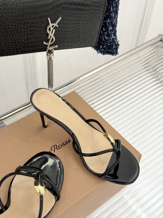 Босоніжки на шпильці фото 5