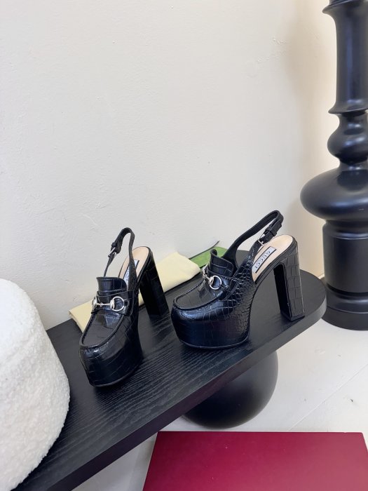 Босоножки фото 3