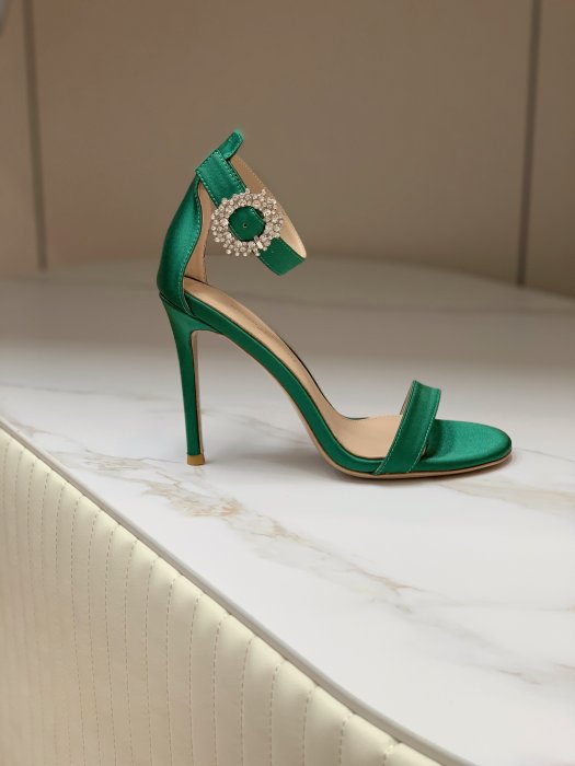 Босоножки фото 8