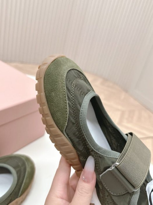 Кроссовки женские фото 3