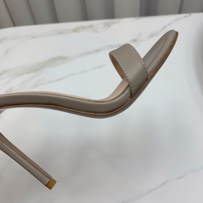 Босоножки фото 6