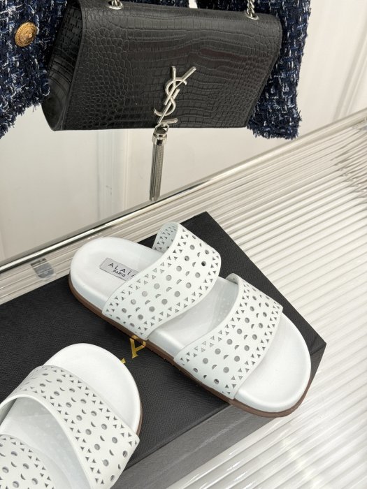 Шлепанцы женские фото 5